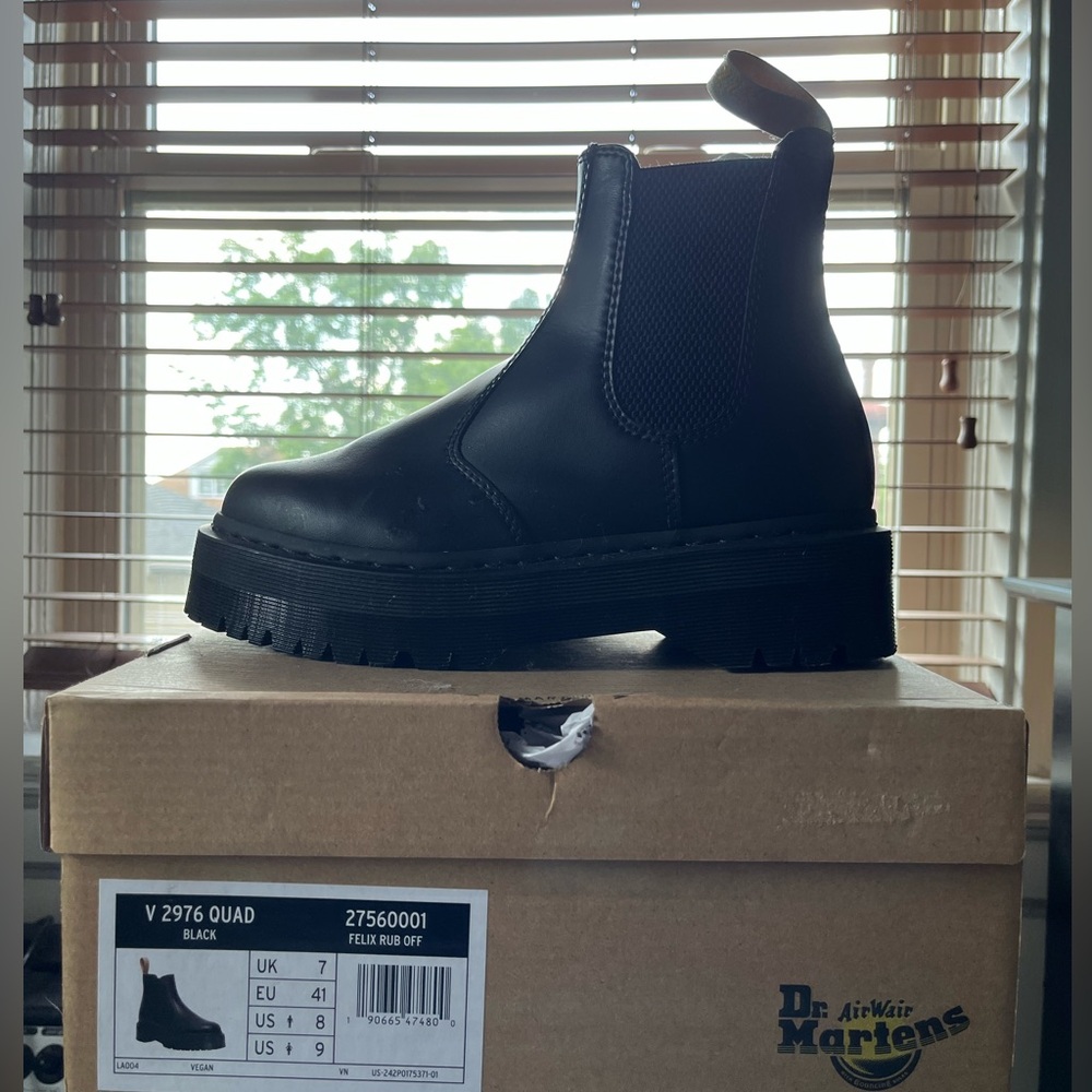 Dr. Marten’s Vegan Leather Chelsea Boot. Women’s size 9.